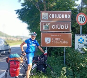 Anche Tex ad accogliere Bruno nel ritorno a Chiuduno dopo 102 giorni in sella